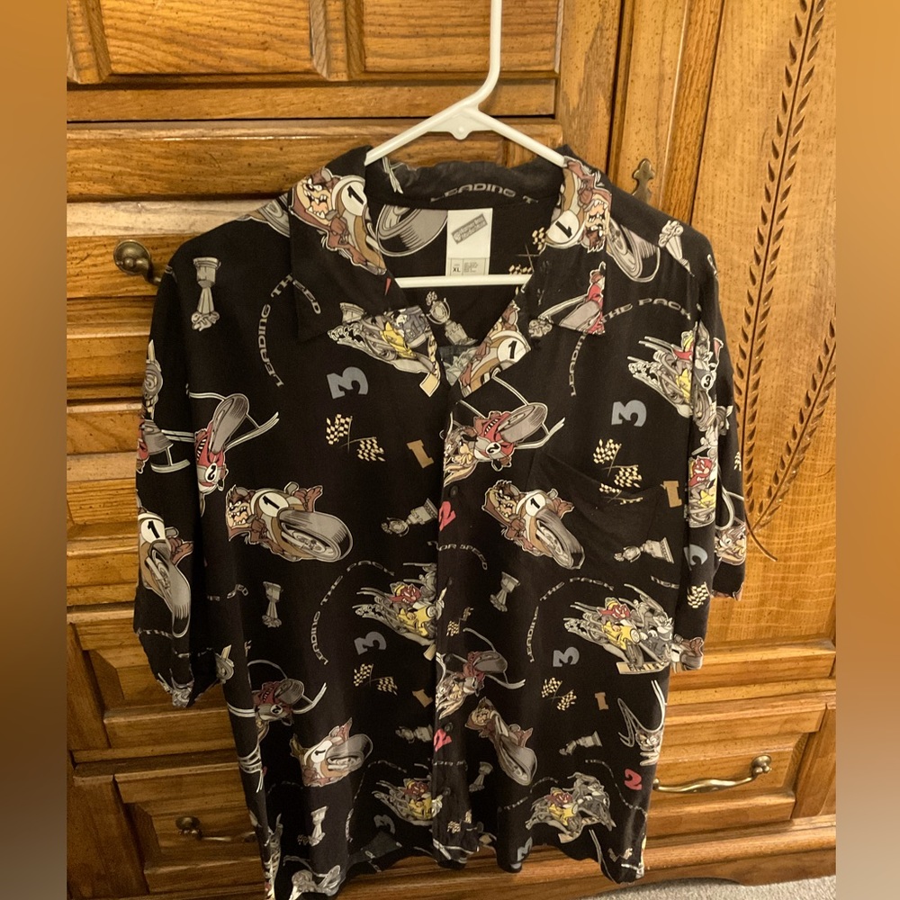 Brand New Vintage Men’s Warner Bros. Button Down Shirt
